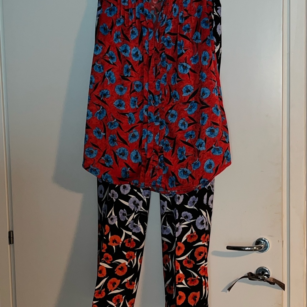 Ann Taylor 3 pcs outfit - top - pants - cardigan sweater - great outfit 👀